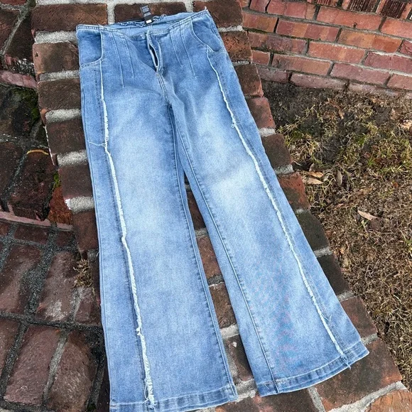 Liv & Lucy medium wash flare jeans size 7 - Picture 5 of 6